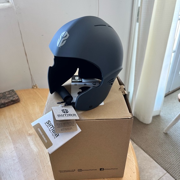 Gray Helmet - Picture 2 of 4